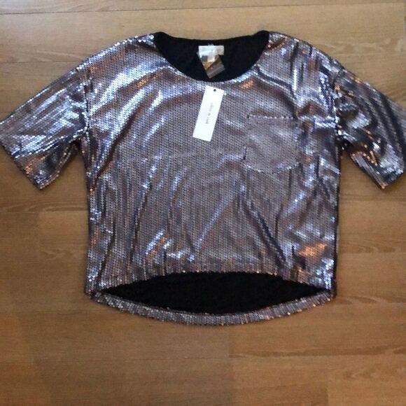 NWT- Olive & Oak Liquid Silver Sequin Top - Picture 3 of 6